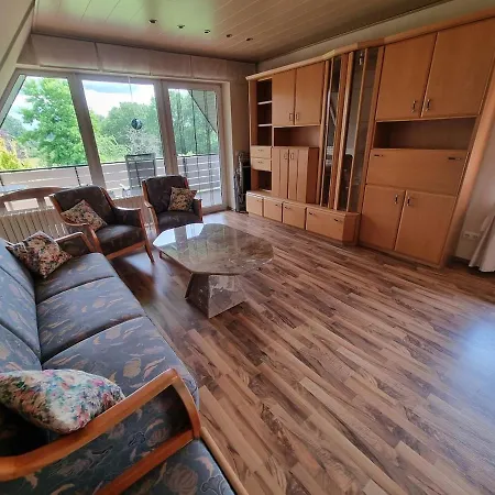 Looser Patt In Apartment *